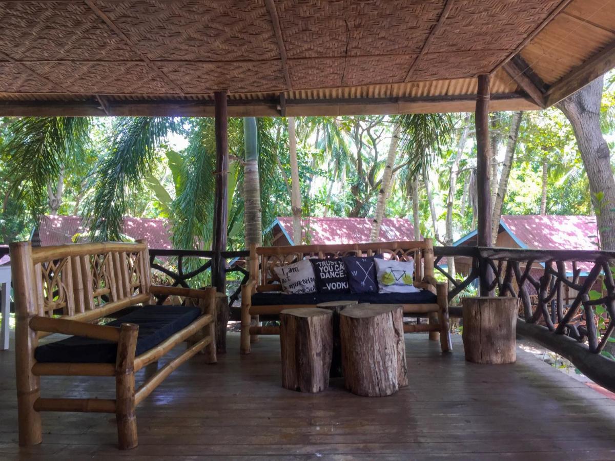 Beach House Resort And Dive Center Mambajao Exterior foto